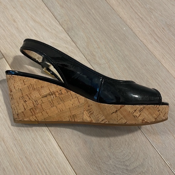 Michael Kors black patent & cork peep toe platforms.  Sz 8. Excellent condition. - Picture 7 of 8